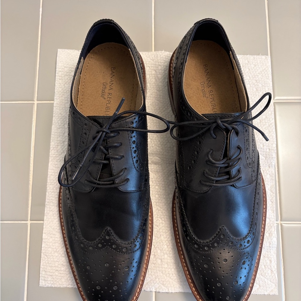 Banana Republic Black Mens Leather Wingtips - Picture 4 of 7